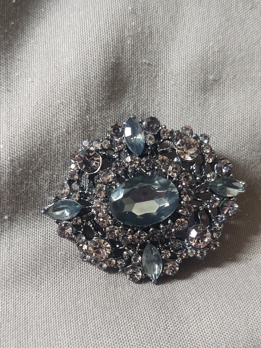 Smokey Rhinestone Filigree Brooch - Picture 2 of 4
